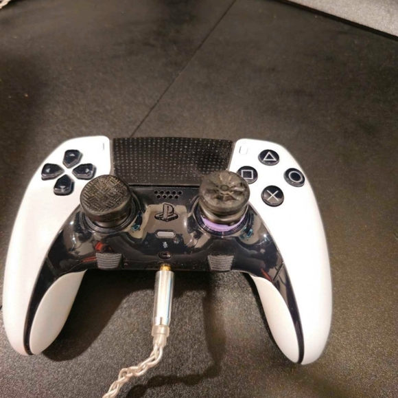 Ps5 digital edition with 2 modified ps5 controller with back button - Picture 4 of 8